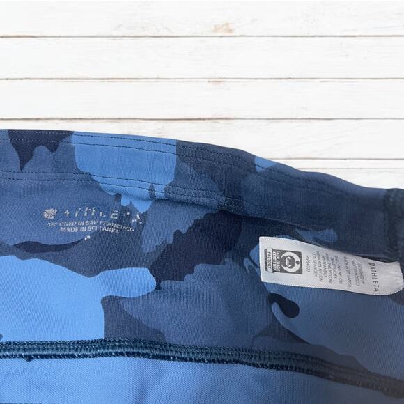 Athleta All in Blue Camo Activewear Leggings Size Small - Picture 4 of 5